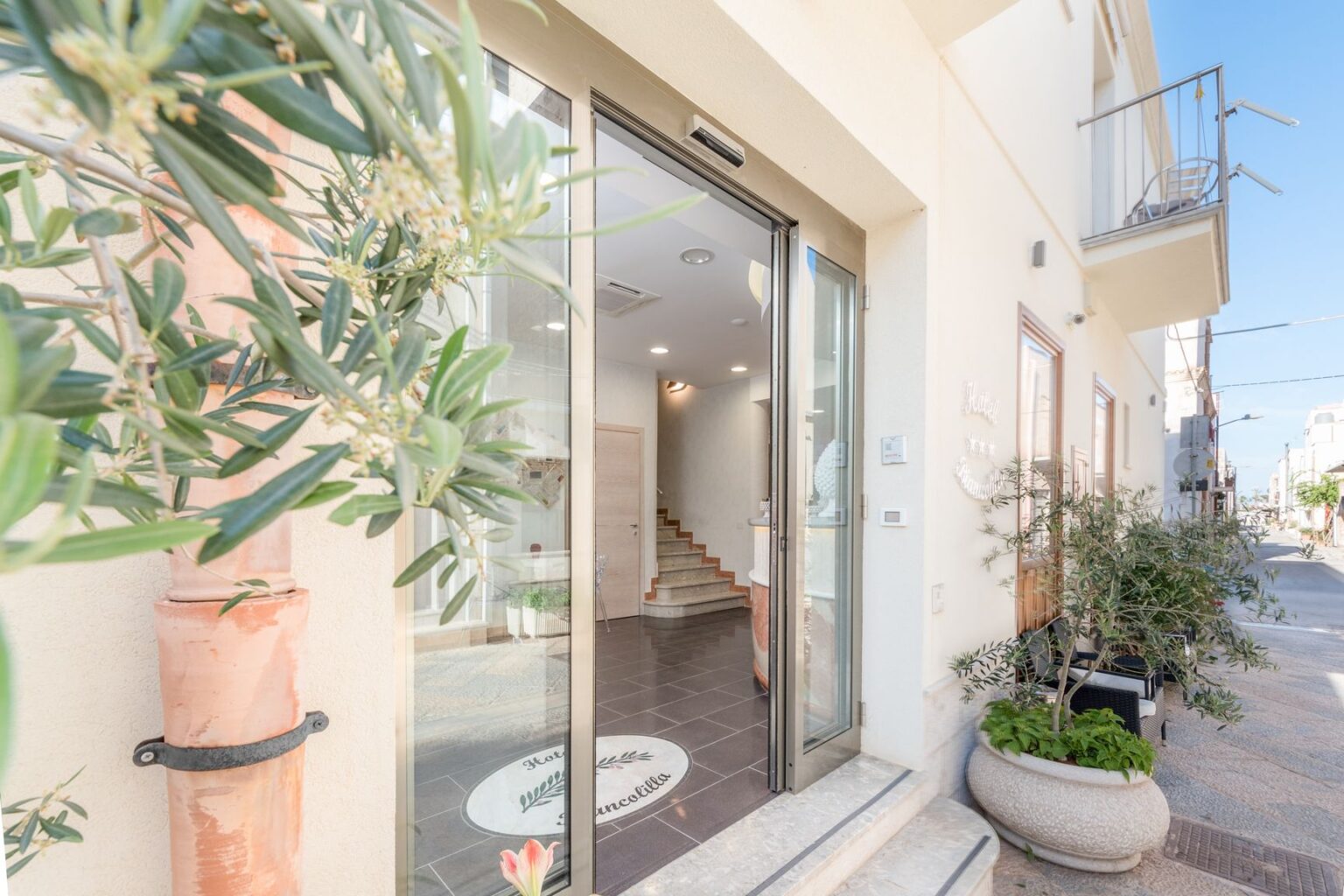 biancolilla-hotel-san-vito-lo-capo-ingresso-01